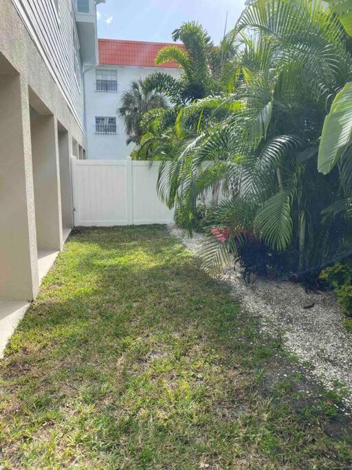 Luxurious Modern Townhouse Right Across Beach!! Table Tennis St. Pete Beach Esterno foto
